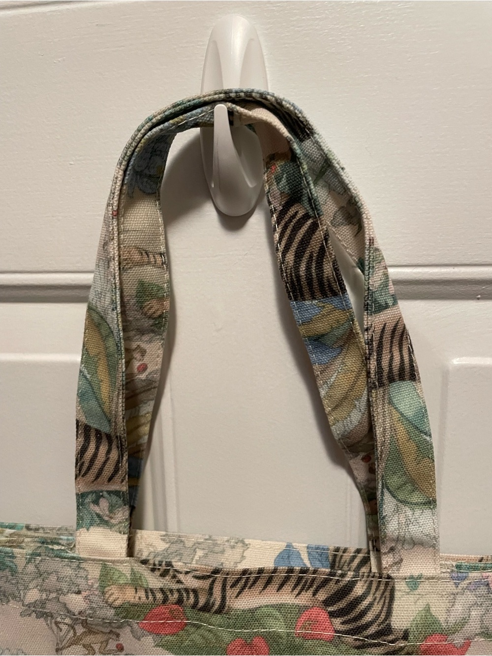 Gucci Floral Tiger Print Canvas Tote Bag - Pastel Multicolor 10x15x3 nwt - Picture 3 of 4